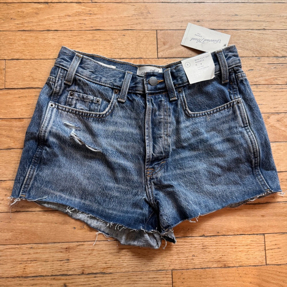 Universal‎ Thread Womens High-Rise Mini Cut-Off Shorts Light Wash Denim Size 6